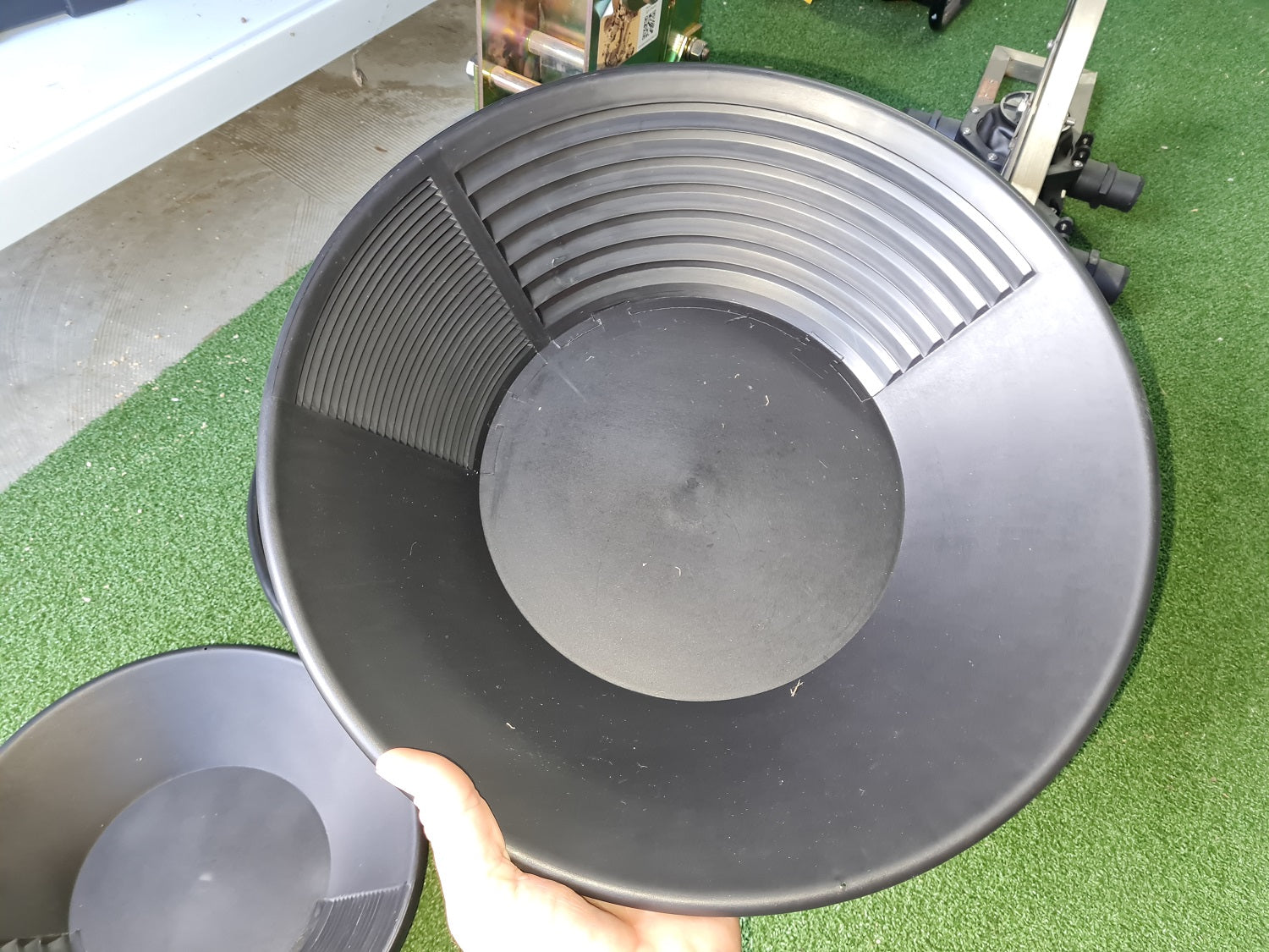 Black plastic Gold Pan