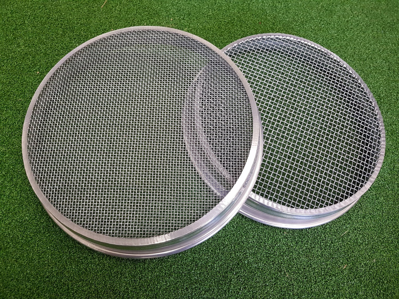 Gold Sieve Set - 1/4 inch and 1/8 mesh